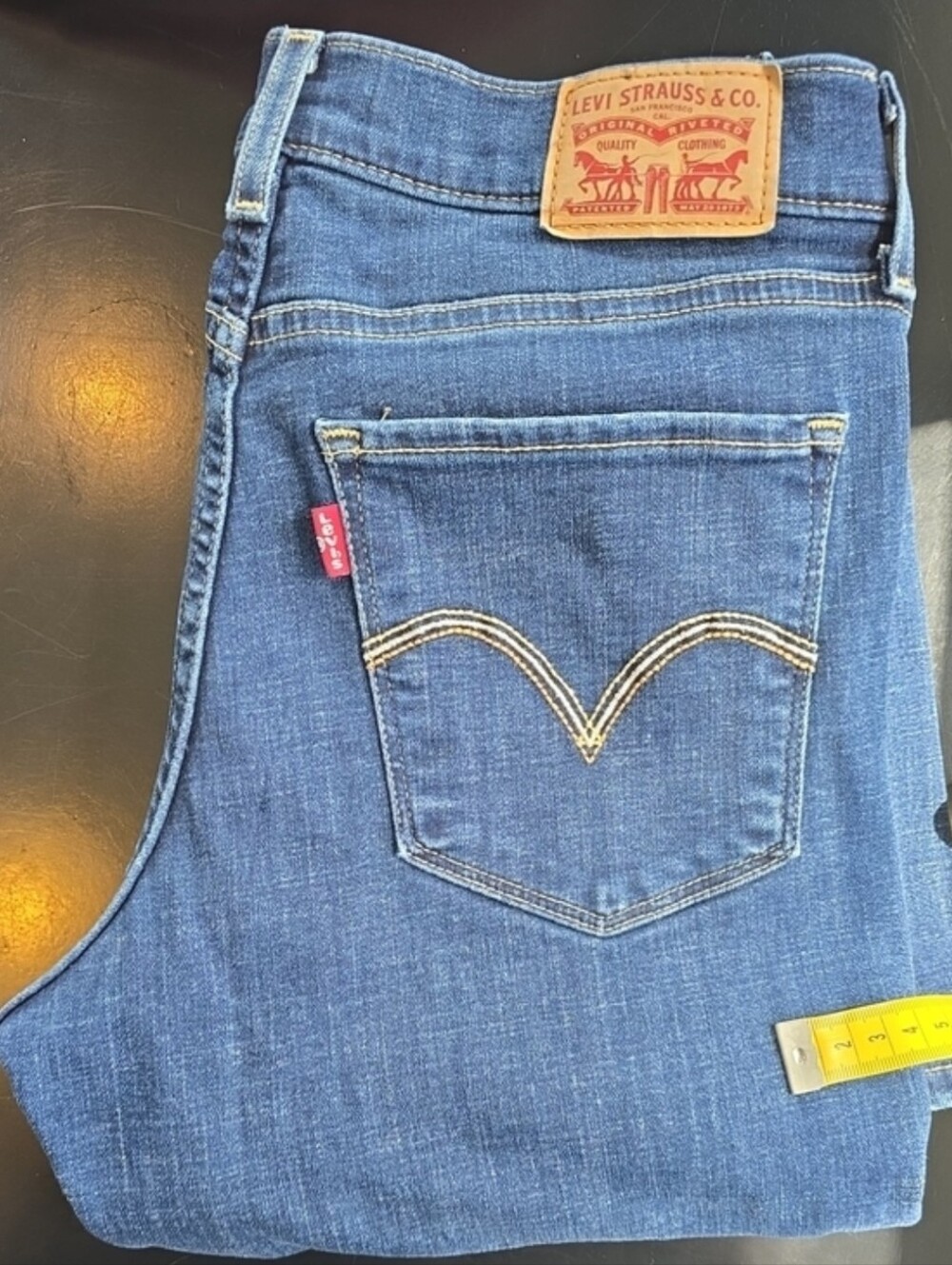 Levi's Jeans Women's Size 4 Short 4S Blue Classic Bootcut Boot Cut Embroidered